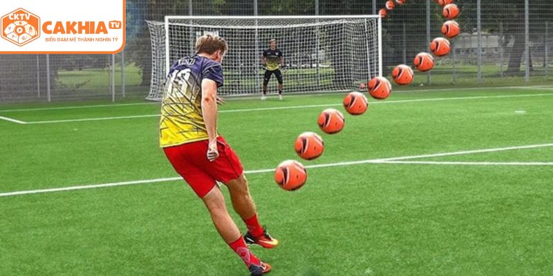 Tìm hiểu sút xa trong bóng đá