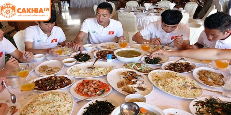 Chế độ dinh dưỡng của cầu thủ chuyên nghiệp được thiết kế kỹ lưỡng